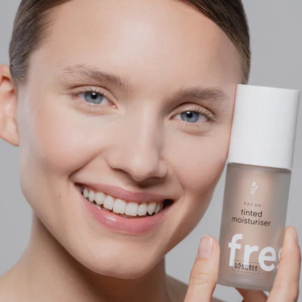 9WzlTckP R Produktfoto tinted moisturizer 2000x2000 5 png