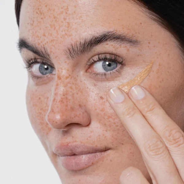 NmDgZwTz R Produktfoto tinted moisturizer tan 2000x2000 4 png